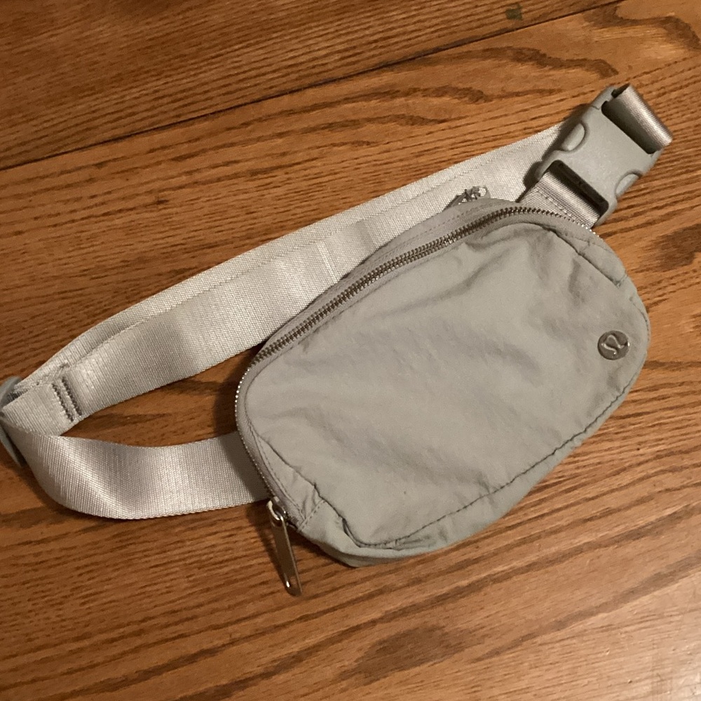 Lululemon Athletica Light Gray Belt Bag